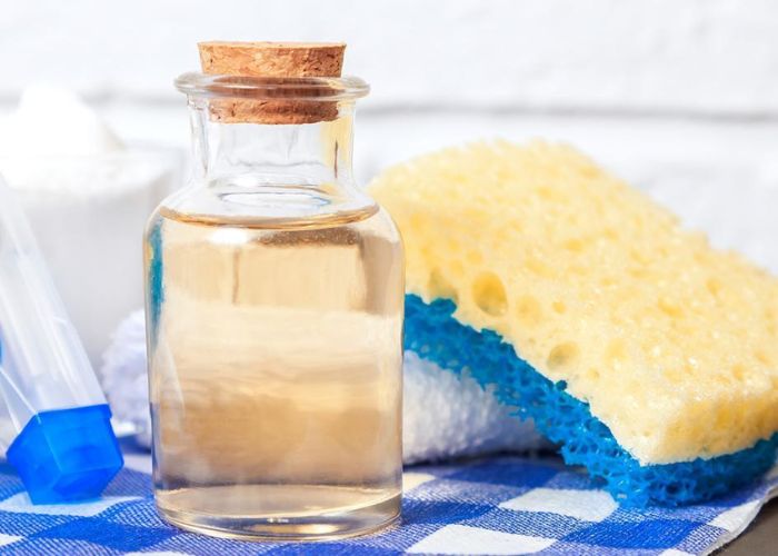 Con qué ingredientes se limpia una puerta de madera